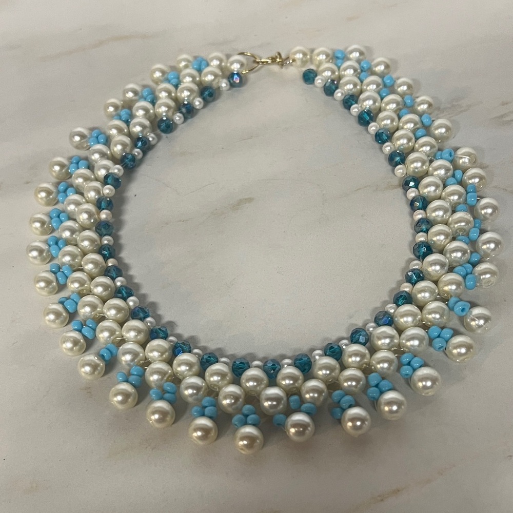 Chic Pearl and Turquoise Beaded Necklace